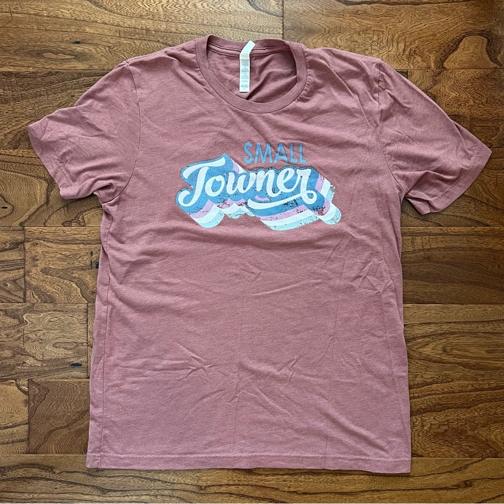 🚫NOT AVAILABLE🚫 Small Towner Graphic T-Shirt
